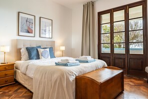 3 chambres, coffre-fort, fer et planche à repasser