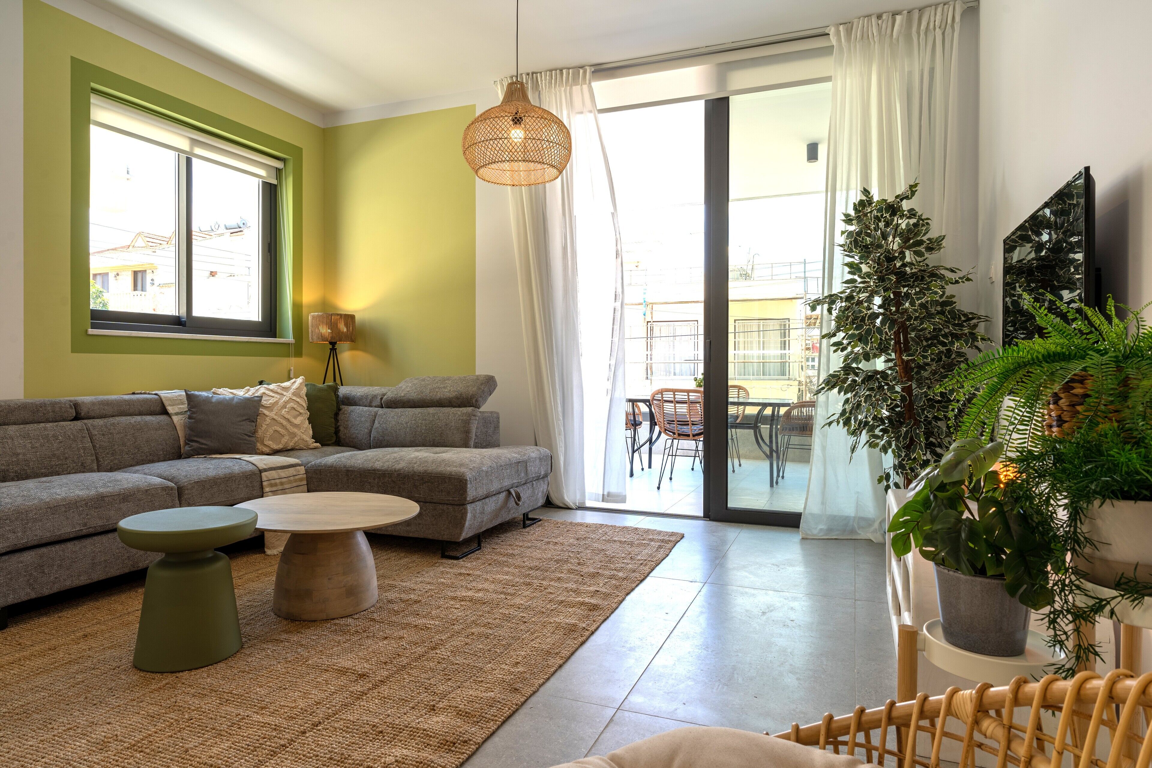 Lägenhet - 2 sovrum - kök - utsikt mot staden | Vardagsrum | 43-tums plasma-tv med digitalkanaler och streamingtjänster