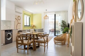 아파트, 침실 2개, 주방, 시내 전망 | 객실 내 식사 공간