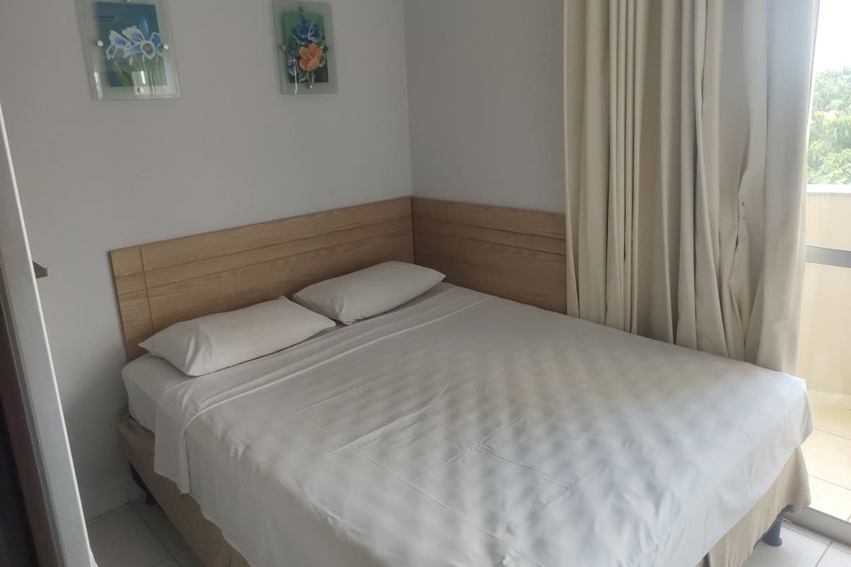 Habitación triple básica | Caja fuerte, wifi gratis, ropa de cama