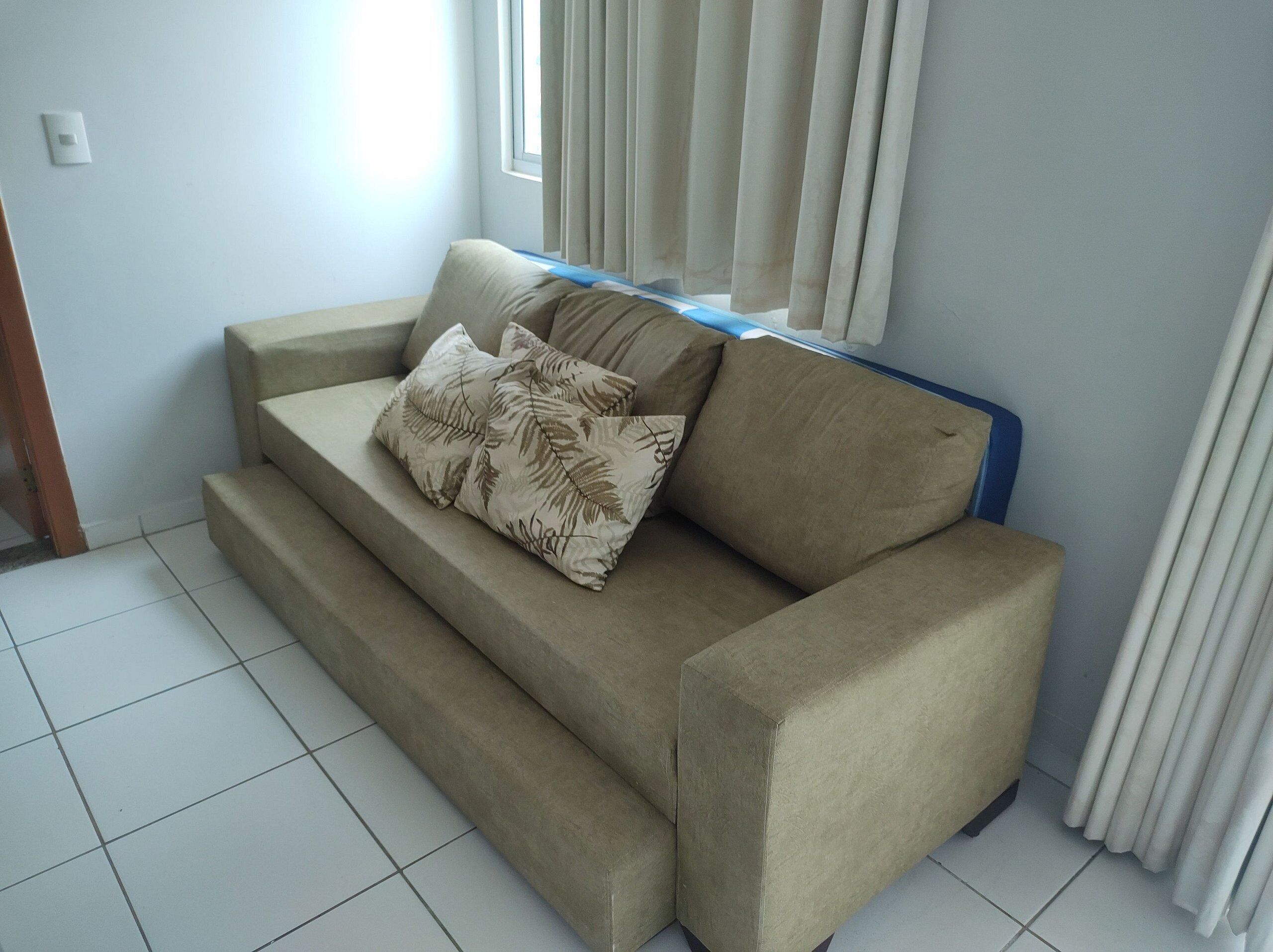 Appartement | Woonruimte | Een 32-inch flatscreentelevisie met digitale zenders en een televisie