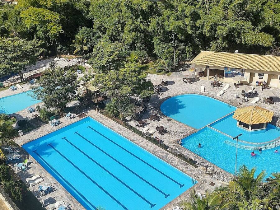 6 buitenzwembaden, parasols voor strand/zwembad