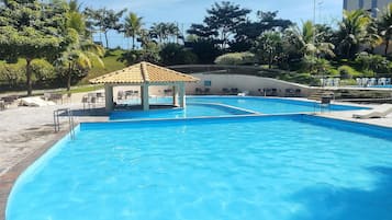 6 outdoor pools, pool umbrellas, pool loungers