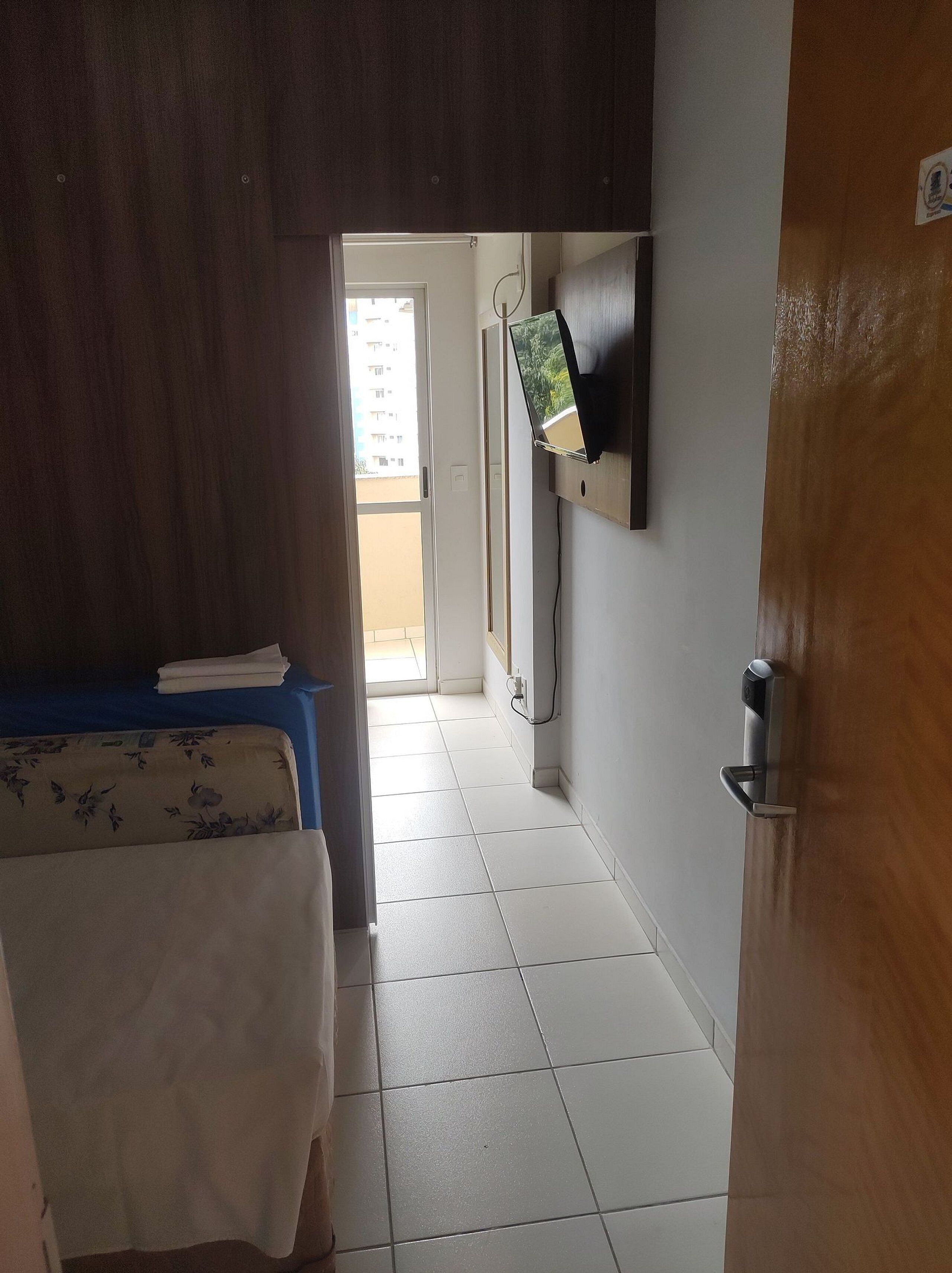 Basic Suite | In-room safe, free WiFi, bed sheets