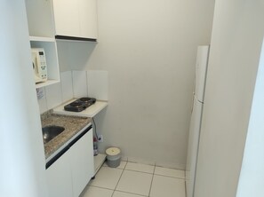 Mini-fridge, microwave -  Golden Dolphin Express via Roberto Imoveis (Caldas Novas)