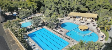 6 piscinas externas, guarda-sóis, espreguiçadeiras