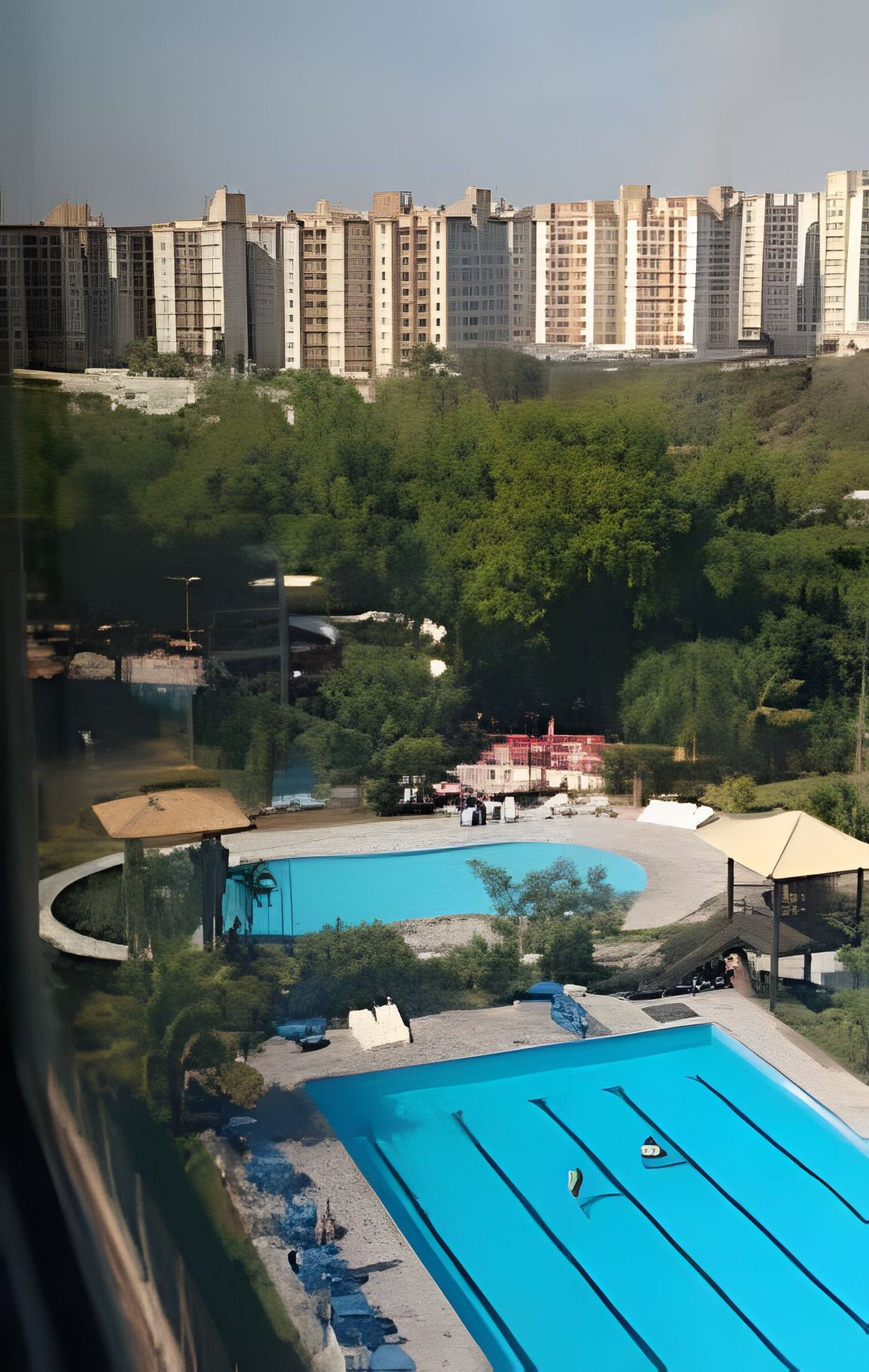 Apartamento clássico | Piscina | Piscina interna, 5 piscinas externas, guarda-sóis, espreguiçadeiras