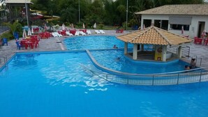 Piscina coperta, 5 piscine all'aperto, ombrelloni da piscina, lettini