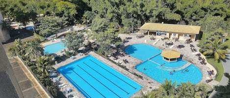 6 outdoor pools, pool umbrellas, sun loungers