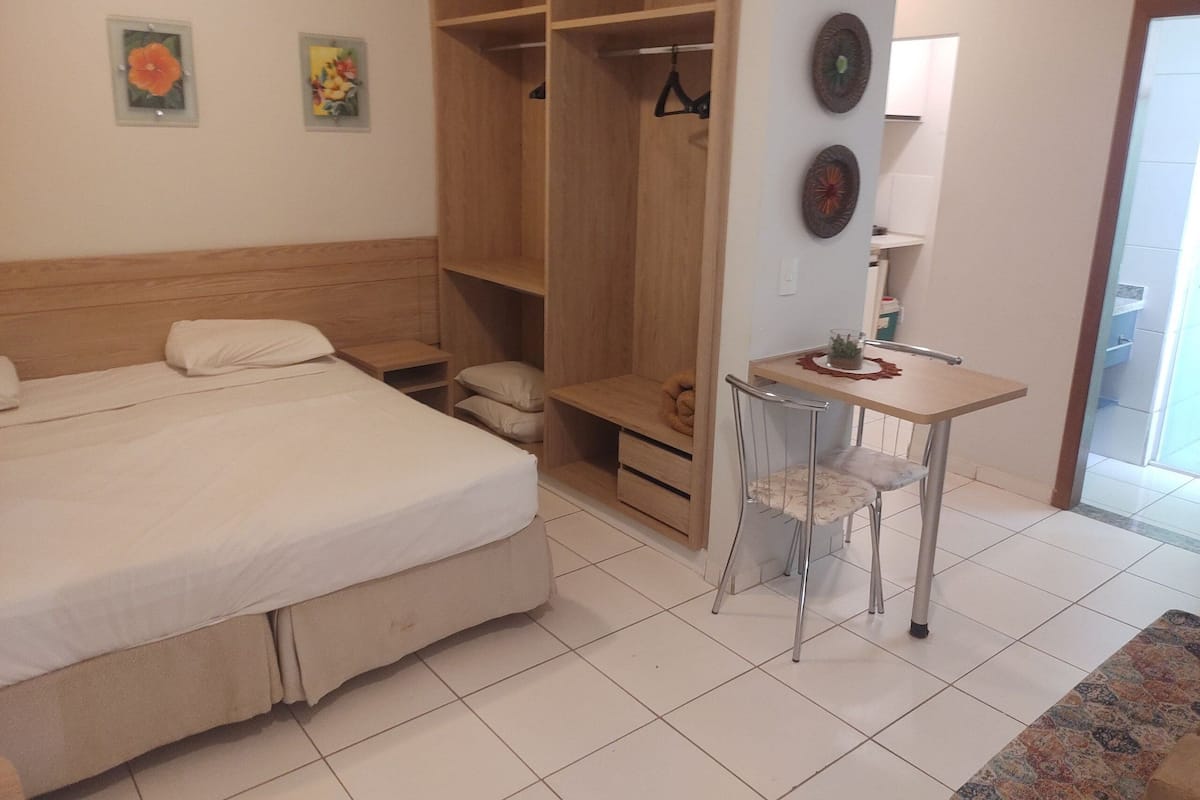 Peti besi dalam bilik, Wi-fi percuma, cadar katil