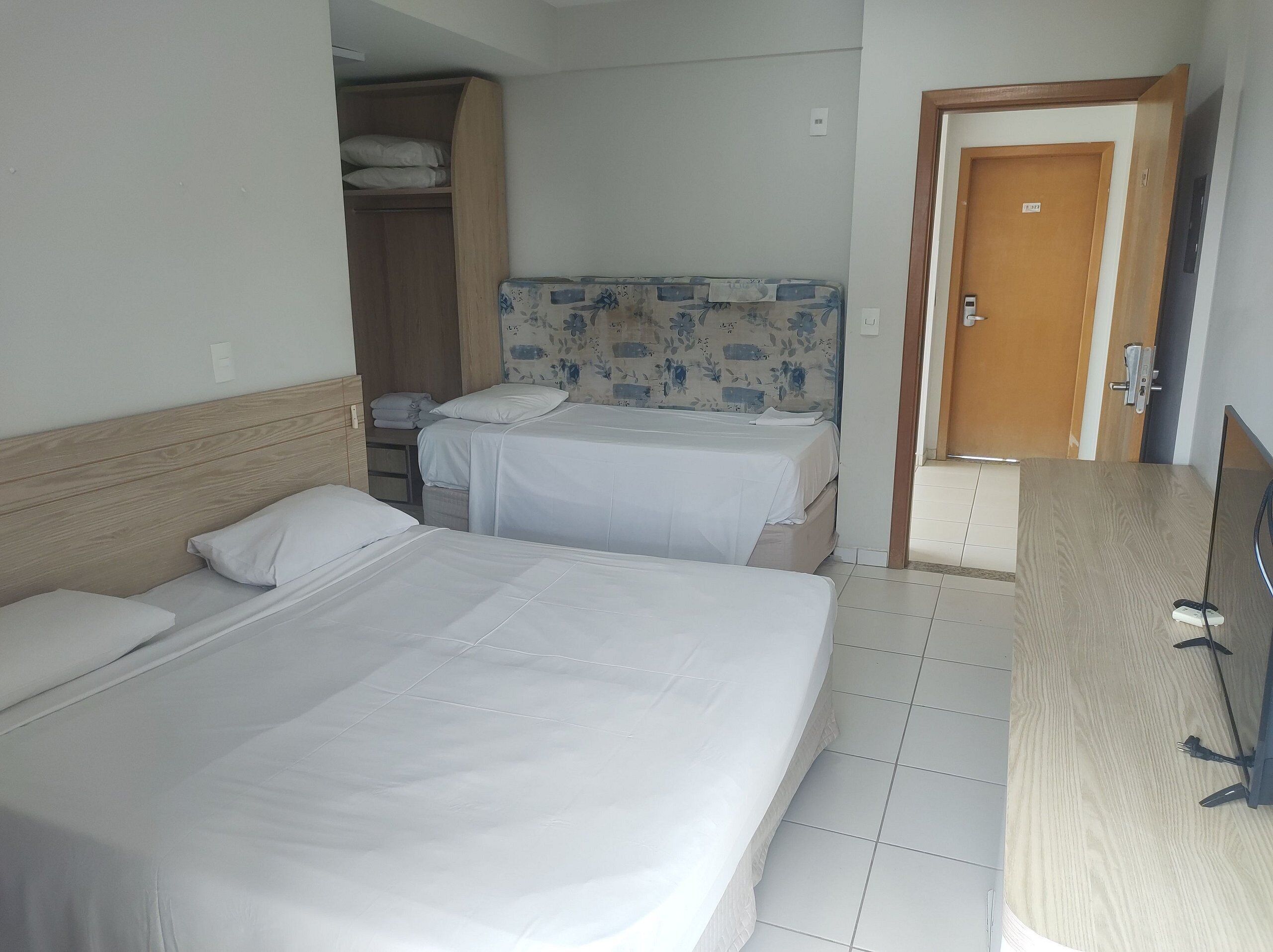 خزنة داخل الغرفة وواي فاي مجانًا وملاءات أسرّة