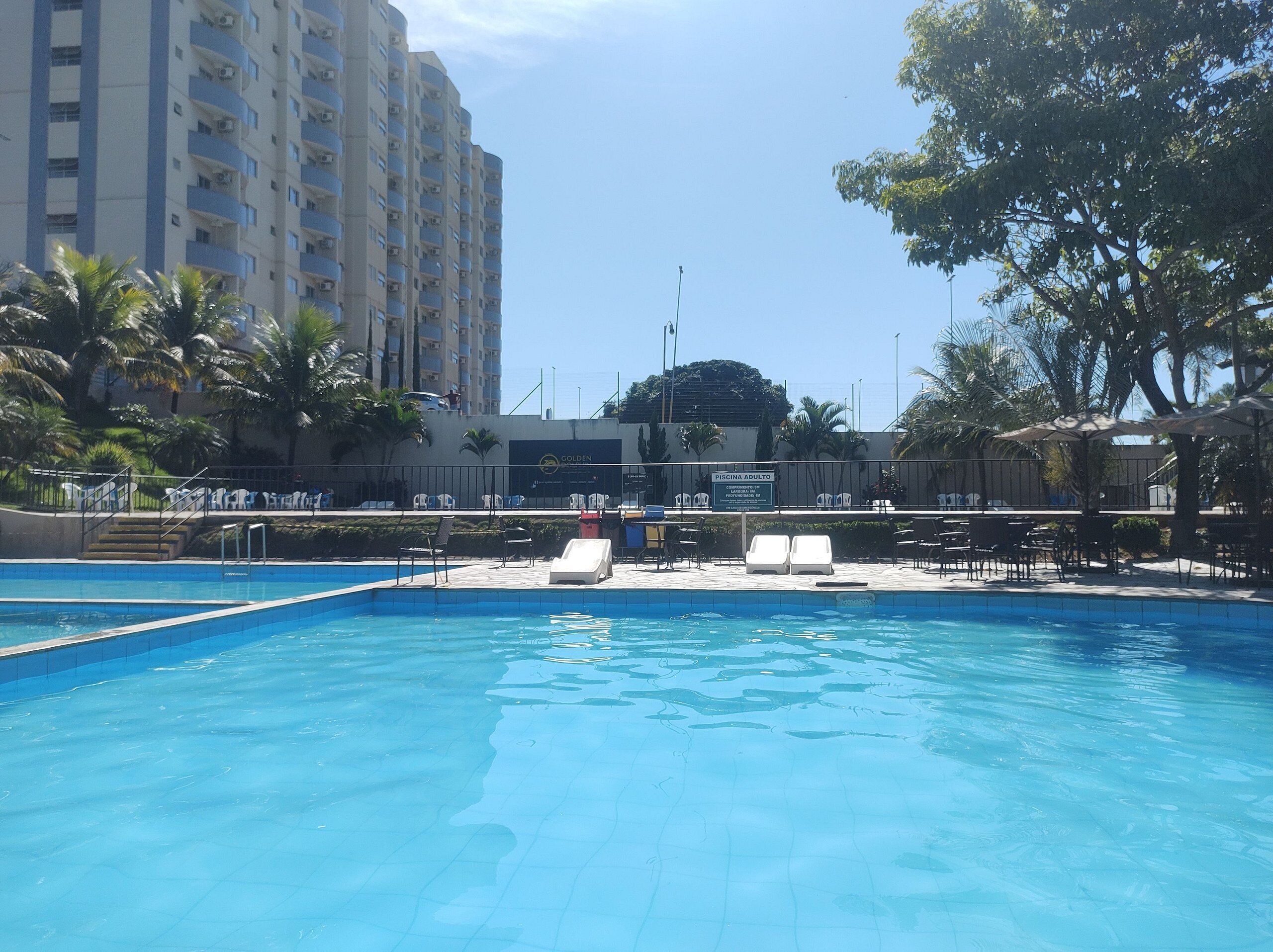 6 outdoor pools, pool umbrellas, pool loungers