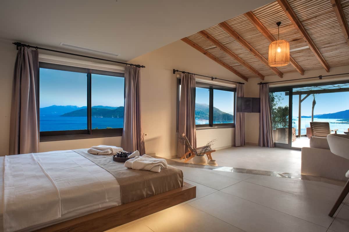Luxury Suite, Sea View | In-room safe, desk, laptop workspace, free WiFi