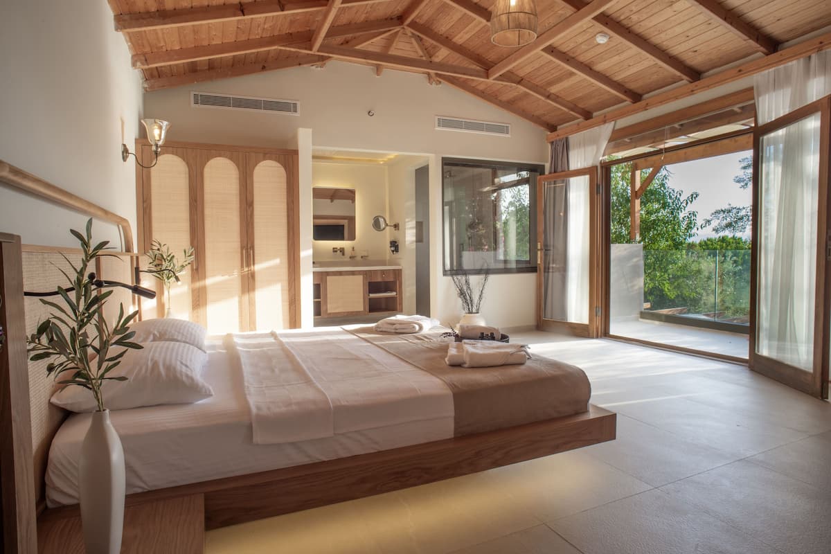 Luxury Double Room, 1 Bedroom, Sea View | In-room safe, desk, laptop workspace, WiFi (free)