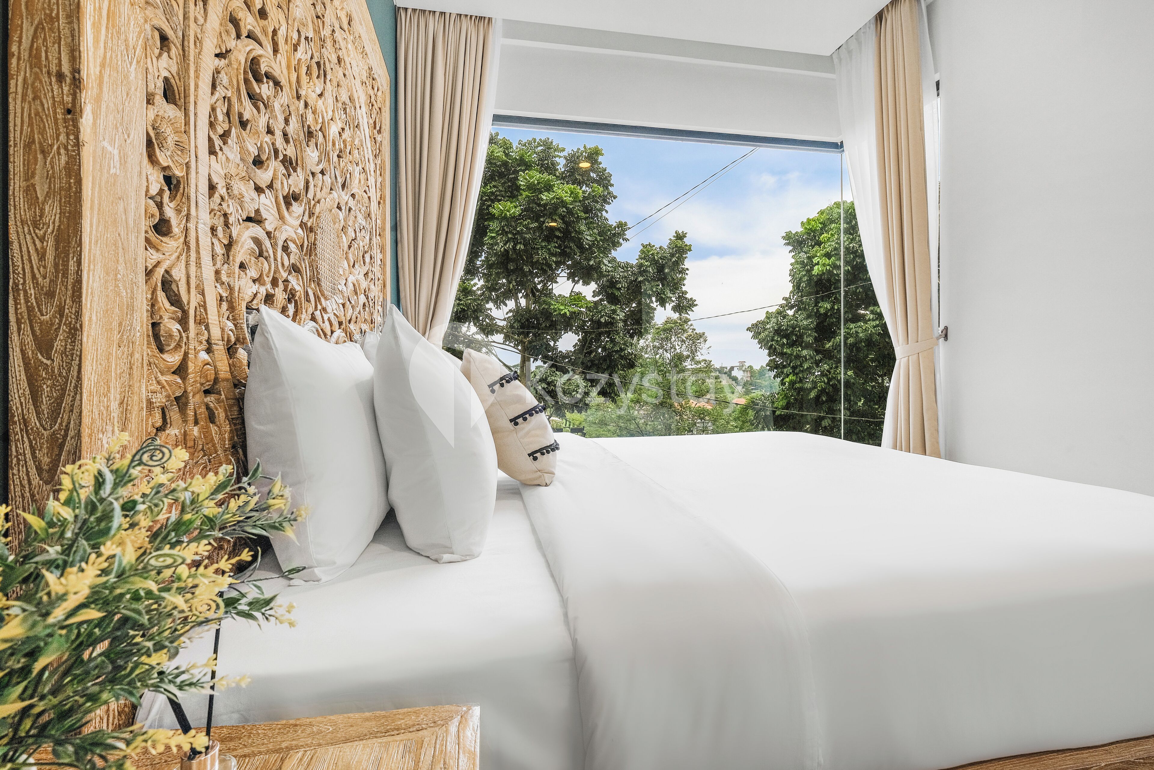 Laptop workspace, iron/ironing board, free WiFi, bed sheets