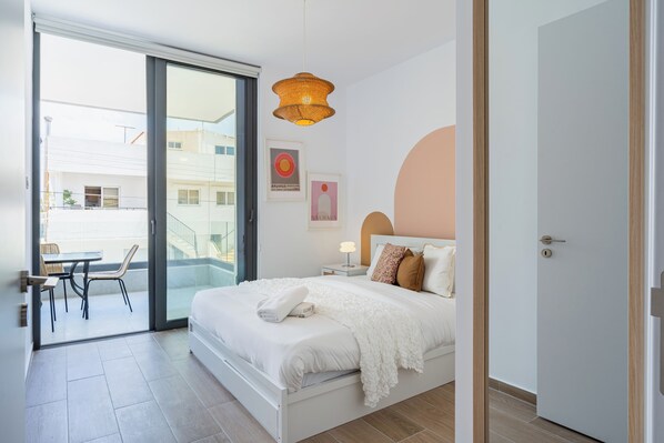Appartement, 1 lit double, cuisine, vue sur la ville | Rideaux d’obscurcissement, fer et planche à repasser