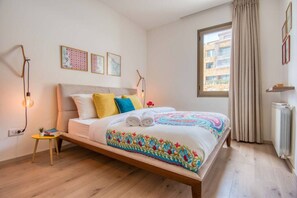 아파트 | 고급 침구, 각각 다른 스타일의 인테리어, 각각 다르게 가구 비치, 암막 커튼