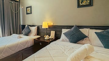 Quarto triplo luxo, sacada, vista para a piscina