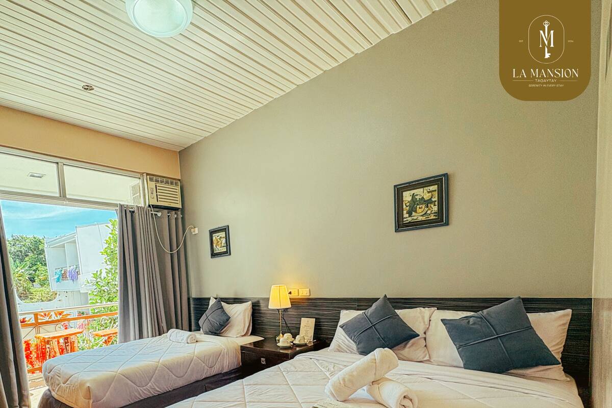 Phòng 3 Deluxe, ban công, quang cảnh hồ bơi