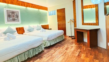 家庭四人房, 无烟房, 泳池景观