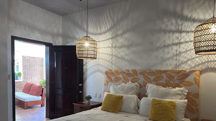 EJECUTIVO CESAR MARISCOS