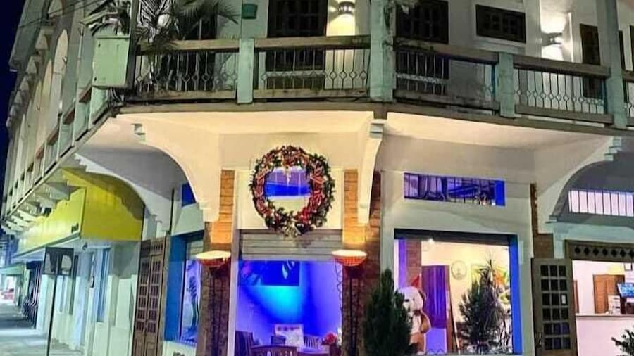 EJECUTIVO CESAR MARISCOS