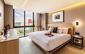 Apartamento, 2 quartos | Cofres nos quartos, Wi-Fi de cortesia, roupa de cama