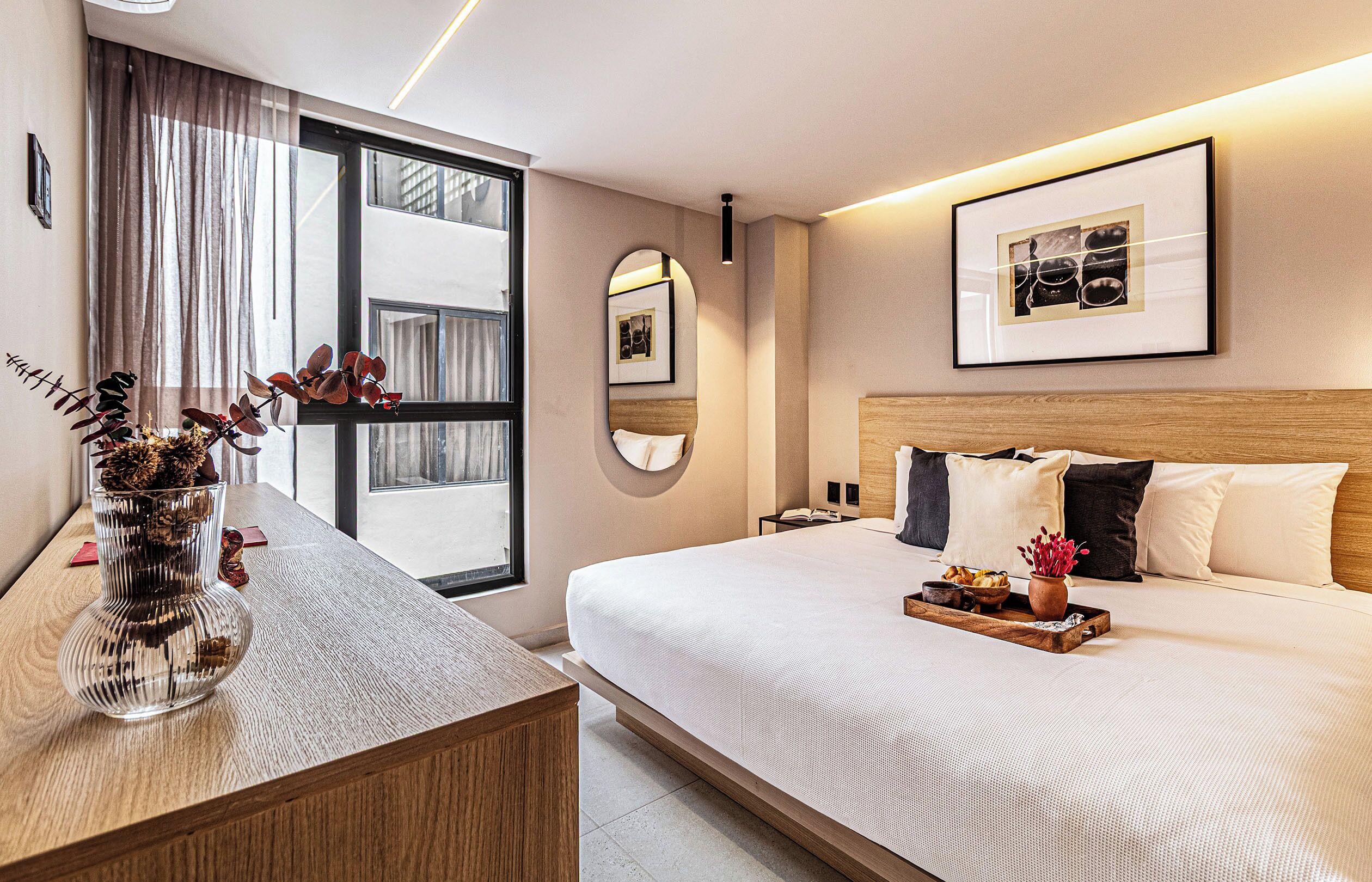 In-room safe, WiFi (free), bed sheets