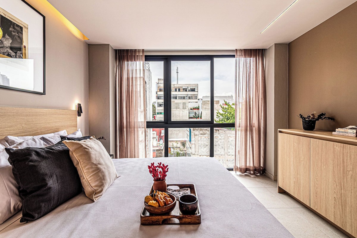 Apartamento família, 2 quartos | Cofres nos quartos, Wi-Fi de cortesia, roupa de cama