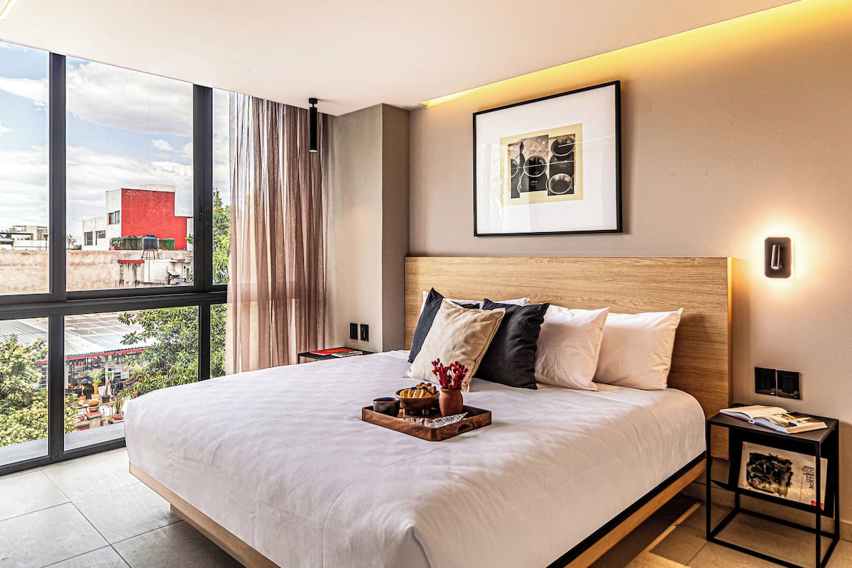 Apartamento, 2 quartos | Cofres nos quartos, Wi-Fi de cortesia, roupa de cama