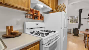 Electric kettle, toaster