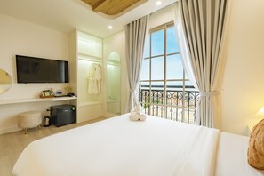 Deluxe Room, Sea View | Premium bedding, memory foam beds, minibar, in-room safe