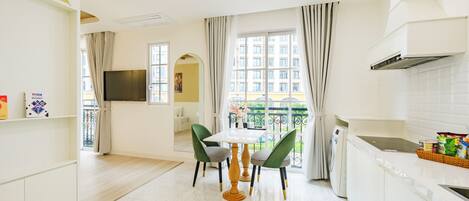 Junior Apartment, City View