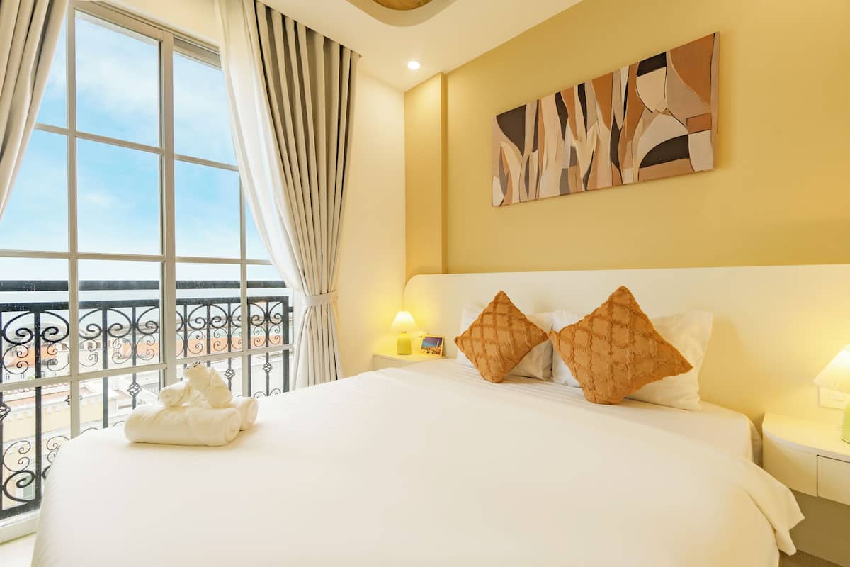 Deluxe Room, Sea View | Premium bedding, memory foam beds, minibar, in-room safe