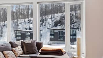 Apartment, Mountain View | Living area