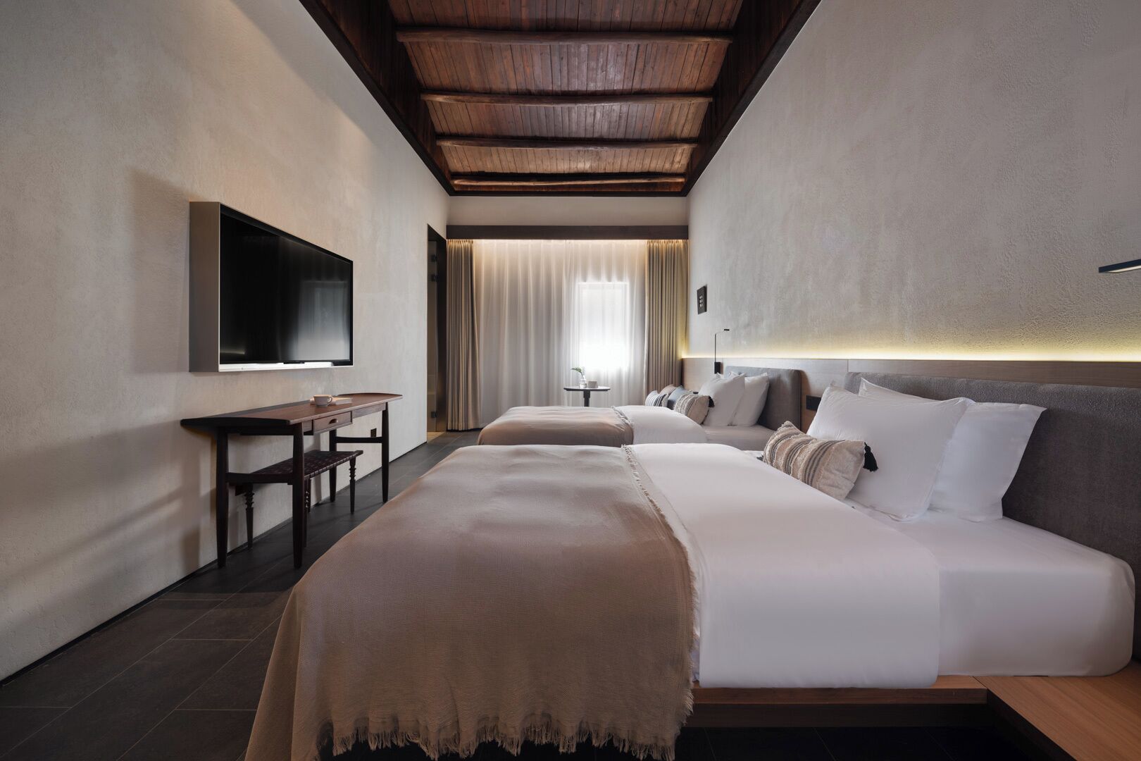 Kamar Double atau Twin Basic, pemandangan halaman | Meja kerja dan Wi-Fi gratis