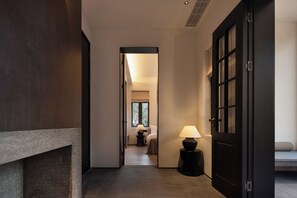 Suite superior, vistas al patio | Escritorio y wifi gratis