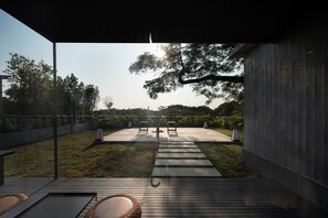 書桌、免費 Wi-Fi