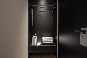 Quarto casal econômico | Escrivaninha, Wi-Fi de cortesia