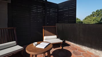 Chambre Double ou avec lits jumeaux, vue cour intérieure | Terrasse/Patio