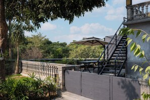 Family Suite, Courtyard View | Terrace/patio