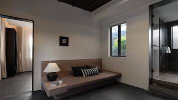 Familien-Suite, Blick auf den Innenhof | Schreibtisch, kostenloses WLAN