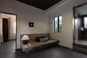 Family Suite, Courtyard View | Desk, free WiFi