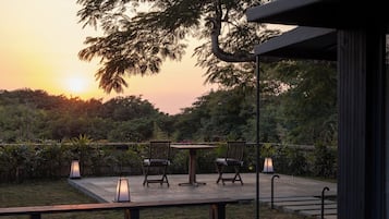 Romantic Double Room, Garden View | Teres/patio