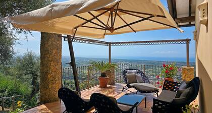 Villa with sea view for 6 people