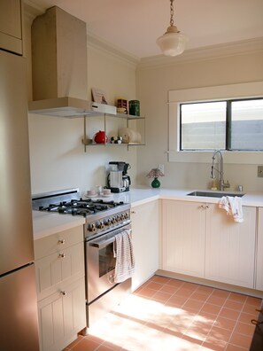 Mikrowelle, Ofen, Herdplatte, Geschirrspüler