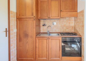 Fridge, oven