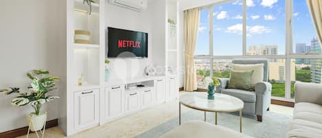 Apartment, 3 Bedrooms, City View | Living area