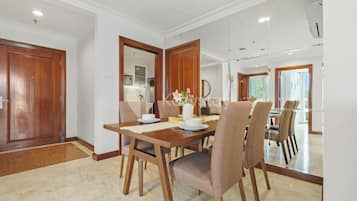 Apartemen, 3 kamar tidur, pemandangan kota | Ruang makan