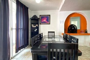 Dining - Casa Leon in the heart of Ixtapa, 10 guests with swimming pool (Zihuatanejo)